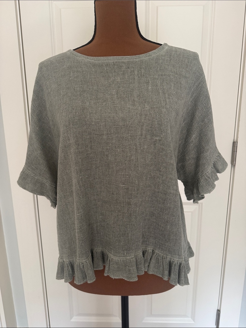 Tempo Paris boxy crop linen top with ruffled edges from Italy.  Size L